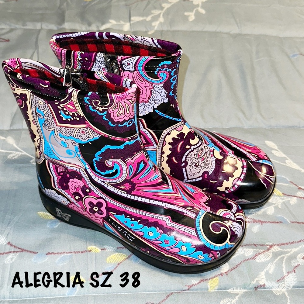 Alegria Paisley Floral Waterproof Skid Proof Boots SZ 38 or US 8-8.5